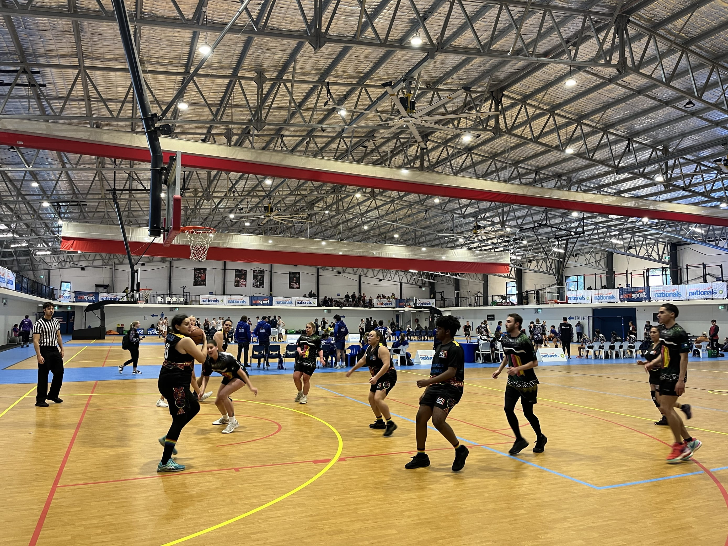 Students compete in basketball at the 28th Indigenous Nationals. (Image: Jorjet Issavi)